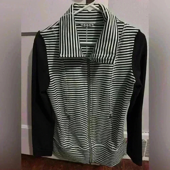 Lululemon Daily Yoga Mint Moment Full Zip Jacket Black/Mint Green Stripe - Picture 2 of 4